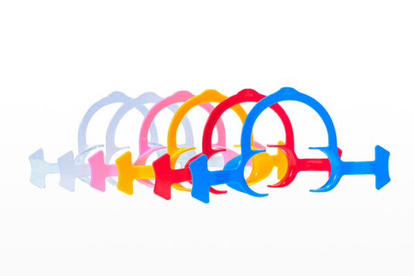 Cheek Retractor With Handle